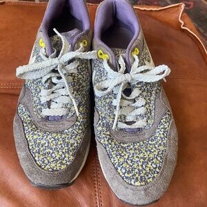 Nike air maxes